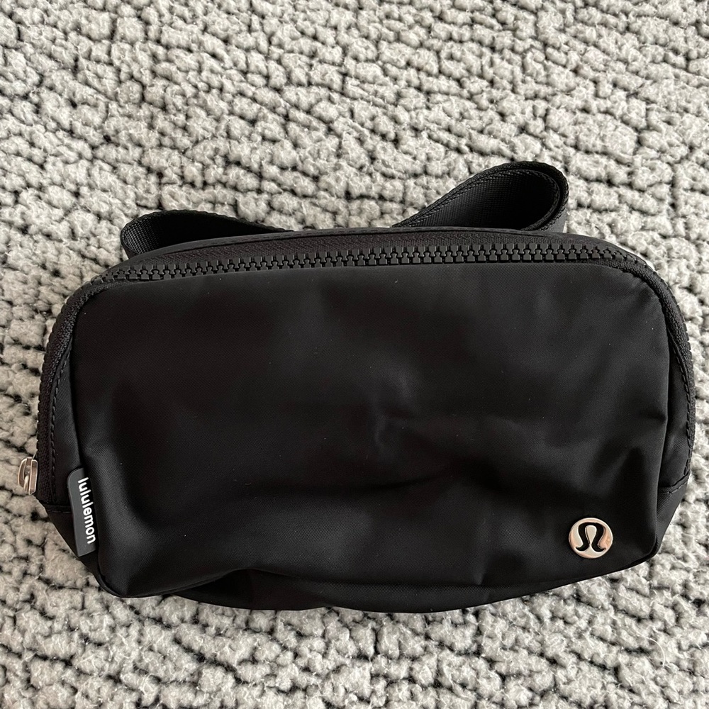 NWT lululemon everywhere belt bag